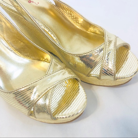 Lilly Pulitzer Slingback Wedge Sandals - Picture 8 of 8